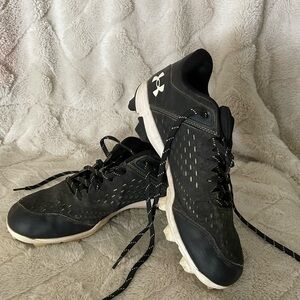 Youth size 9 Baseball cleats